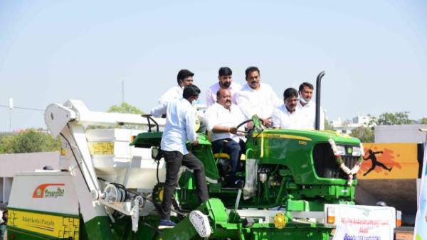 దళిత కుటుంబాల్లో వెలుగులు నిపడమే లక్ష్యం.. పథకం అమలుపై సందేహాలు వద్దన్న మంత్రి గంగుల దళిత కుటుంబాల్లో వెలుగులు నిపడమే లక్ష్యం.. పథకం అమలుపై సందేహాలు వద్దన్న మంత్రి గంగుల
