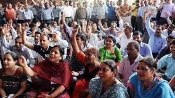  భగ్గుమన్న ఉద్యోగులు