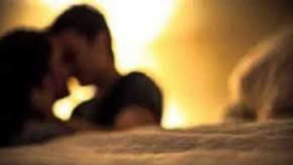 యువకుడికి నామం పెట్టిన అమ్మా, కూతురు ?
