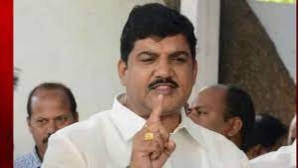  మంత్రిని ఎందుకు బర్తరఫ్ చెయ్యలేదో చెప్పాలని ఆగ్రహం