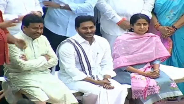 CM jagan participated in Bhogi celebrations with traditional wear along with Bharathi in camp office CM jagan participated in Bhogi celebrations with traditional wear along with Bharathi in camp office