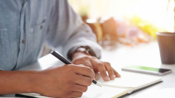 నైట్ డ్యూటీలు చేస్తున్న భర్త