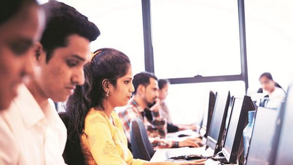 ఒకే కంపెనీలో ఉద్యోగాలు