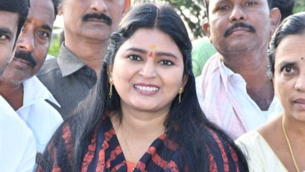  మౌలిక సదుపాయాల కోసం గుంజేపల్లి గ్రామ ప్రజల వినూత్న నిరసన