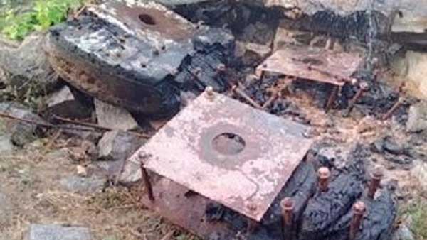 కాణిపాకం ఆలయ పాత రథ చక్రాలకు నిప్పు పెట్టిన దుండగులు