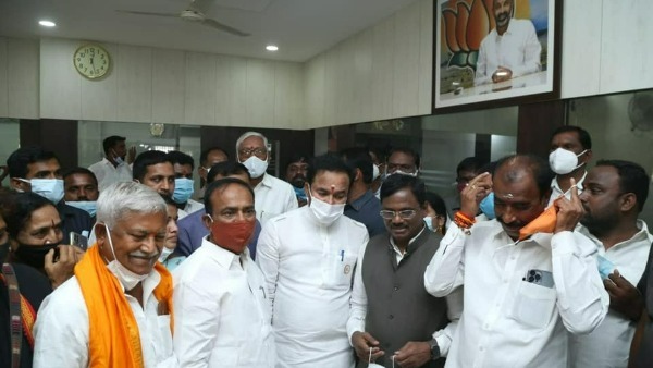 కేసీఆర్, కరీంనగర్ సీపీపై ఈటల రాజేందర్ తీవ్ర వ్యాఖ్యలు