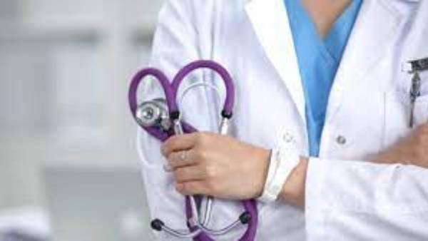  పీడించి డబ్బులు తీసుకుంటున్న లేడీ డాక్టర్