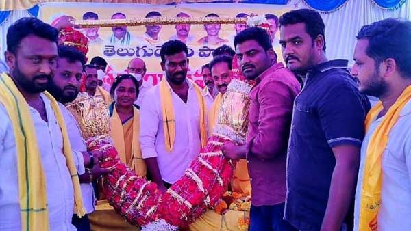 పెనుకొండను వీడటంతో..