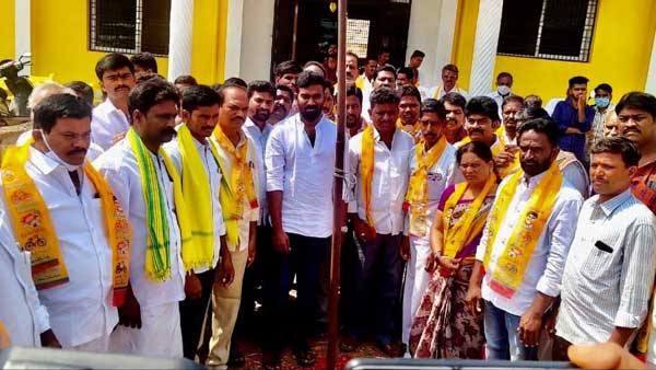 భూ ఆరోపణలపై.. భూ ఆరోపణలపై..