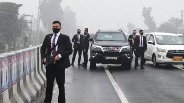  అరగంట పాటు అక్కడే ఉన్న మోడీ ... ఆపై పర్యటన రద్దు