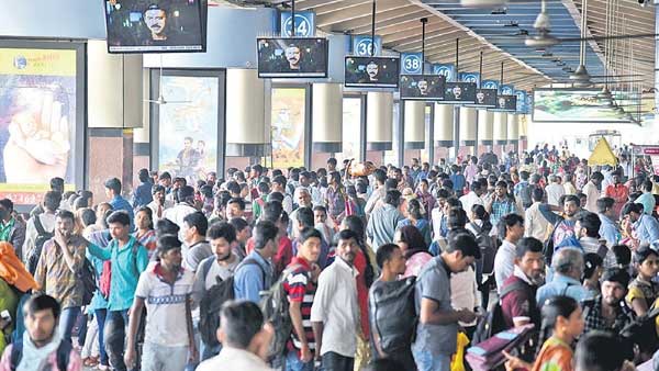 రైళ్లు - బస్సులు ఫుల్ కావటంతో