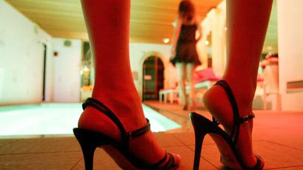 వరుసకు చెల్లెలితో అక్రమ సంబంధం వరుసకు చెల్లెలితో అక్రమ సంబంధం