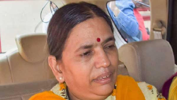 చపాతీలు, పప్పు.. చపాతీలు, పప్పు..