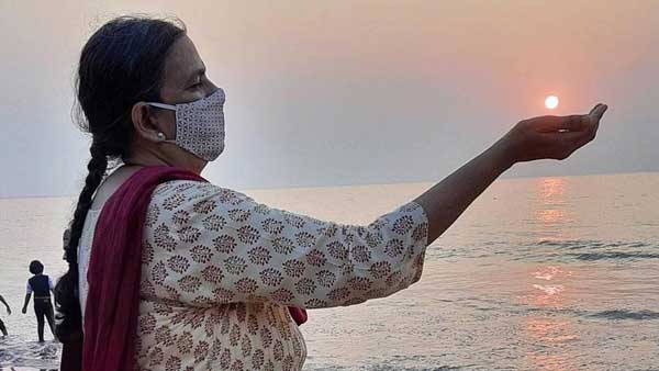 35 మంది కోసం కట్టిన బ్యారక్లో.. 35 మంది కోసం కట్టిన బ్యారక్లో..