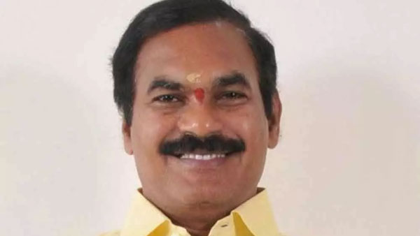 కర్రసాము చేసి అందరినీ ఆకట్టుకున్న తోట త్రిమూర్తులు కర్రసాము చేసి అందరినీ ఆకట్టుకున్న తోట త్రిమూర్తులు