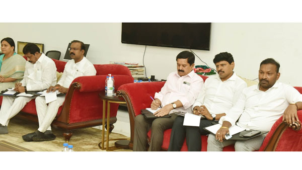 ఆరు గంటల పాటు ఆరు గంటల పాటు