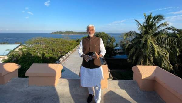 పారా సెయిలింగ్‌తో సందడి..