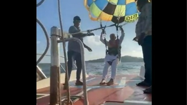 YSRCP MP Vijayasai Reddy experienced the Parasailing in Andaman Sea YSRCP MP Vijayasai Reddy experienced the Parasailing in Andaman Sea