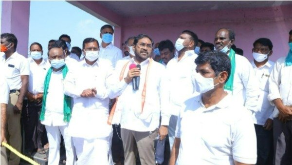 పంట నష్టపోయిన రైతుల కోసం స్పష్టమైన ప్రకటన ఏది? 