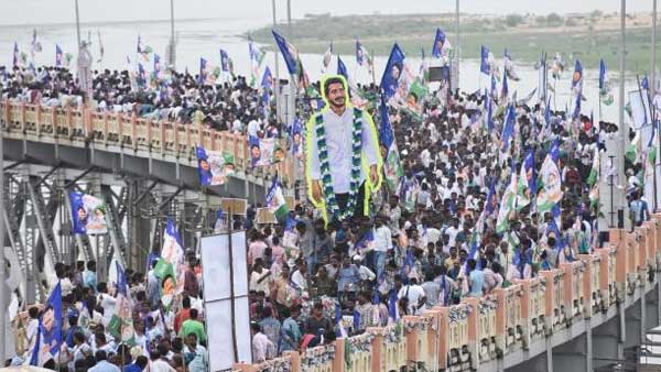 ఇచ్ఛాపురం వద్దే ఇదే రోజు.. ఇచ్ఛాపురం వద్దే ఇదే రోజు..