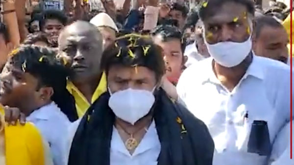 మొన్న హిందూపురంలో..