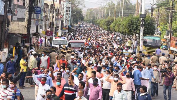 విజయవాడ లెనిన్ సెంటర్ లో పలు విద్యార్థి సంఘాల ఆధ్వర్యంలో ధర్నా