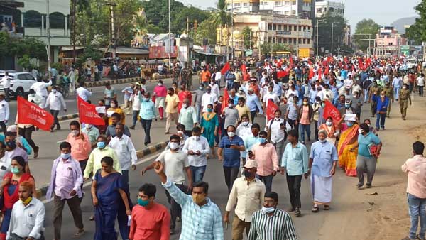 విశాఖ కలెక్టరేట్ ముట్టడికి యత్నించిన విద్యార్థి సంఘాల నేతలు అరెస్ట్
