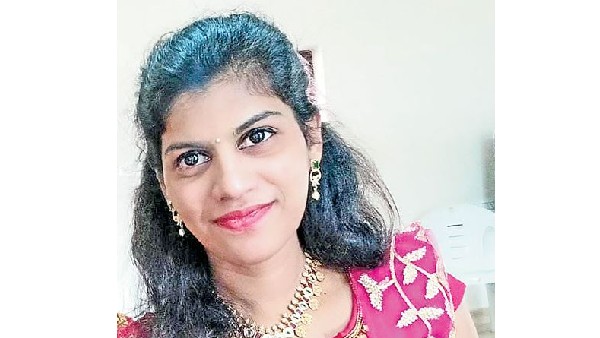 ఇంట్లో ఒంటరిగా బీటెక్ యువతి..