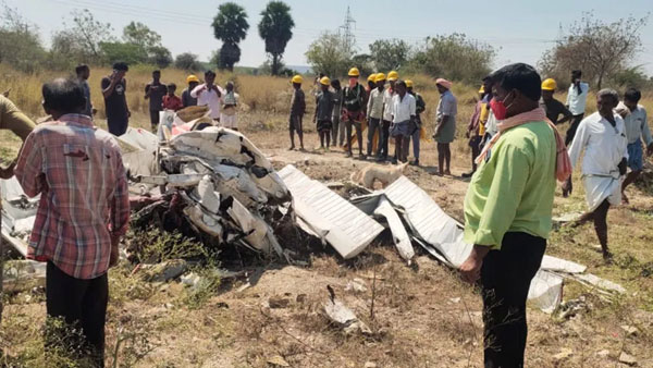 భారీ శబ్దంతో పేలుడు.. కేకలు