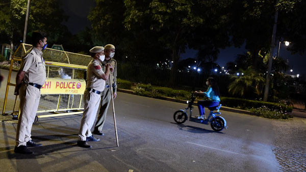 రాత్రి కర్ఫ్యూ ఎత్తివేత ..ఆంక్షల కొనసాగింపు రాత్రి కర్ఫ్యూ ఎత్తివేత ..ఆంక్షల కొనసాగింపు