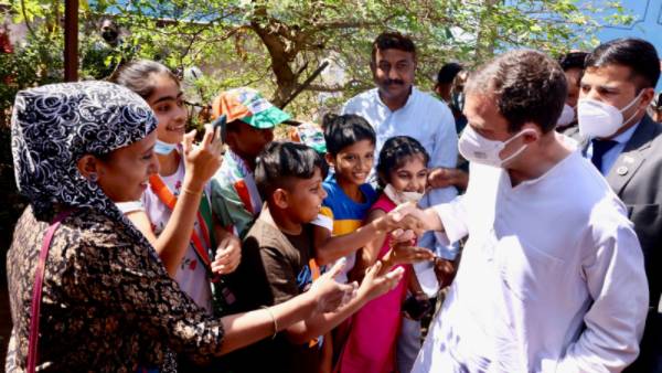 రాహుల్ గాంధీ పర్యటన నేపథ్యంలో పార్టీకి విధేయులై ఉంటామని ప్రతిజ్ఞ