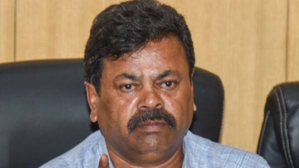 ప్రియాంక బికినీ వ్యాఖ్యలు దిగజారుడుతనాన్ని సూచిస్తున్నాయి