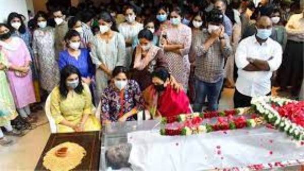 గౌతమ్ తల్లి..సతీమణికి భారతి ఓదార్పు