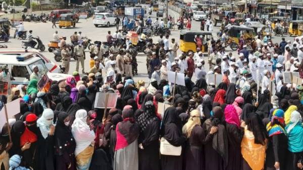 hijab protests spreads to andhrapradesh as muslim women hold huge rally in chittoor