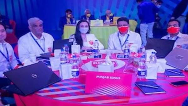 తొలుత ట్రెంట్ బౌల్ట్ విషయంలో..