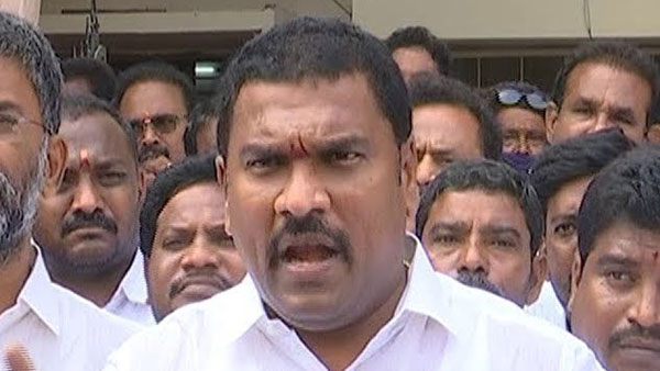  త్రివర్ణాలతో..