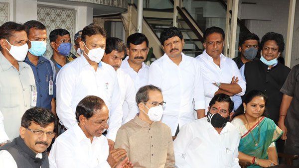 కేసీఆర్ పర్యటనలో ప్రకాశ్ రాజ్ కేసీఆర్ పర్యటనలో ప్రకాశ్ రాజ్