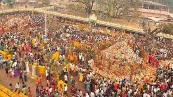 వనప్రవేశం చేసిన దేవతలు.. ఇంకా మొక్కులు చెల్లించుకుంటున్న భక్తులు వనప్రవేశం చేసిన దేవతలు.. ఇంకా మొక్కులు చెల్లించుకుంటున్న భక్తులు