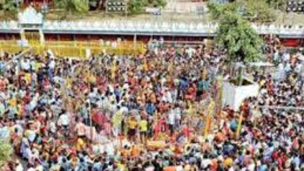 మొక్కులు తీర్చుకుంటూ