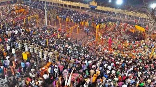 మేడారం జాతరకు హెలికాప్టర్ సేవలు మేడారం జాతరకు హెలికాప్టర్ సేవలు