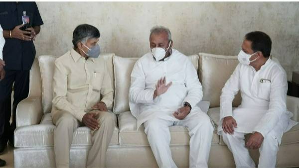 ys jagan and chandrababu paid tributes to minister mekapati gowtham reddys dead body