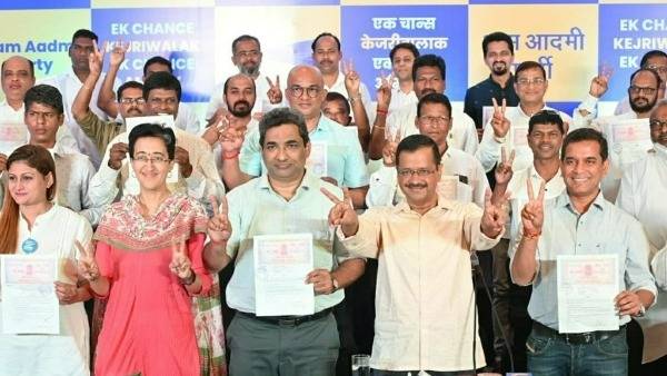 లీగల్ అఫిడవిట్లపై సంతకాలు చేసిన ఆప్ అభ్యర్థులు లీగల్ అఫిడవిట్లపై సంతకాలు చేసిన ఆప్ అభ్యర్థులు