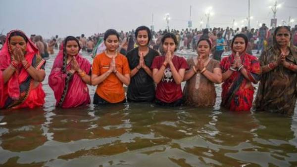  ఎర్రని పూలతో పూజలు..