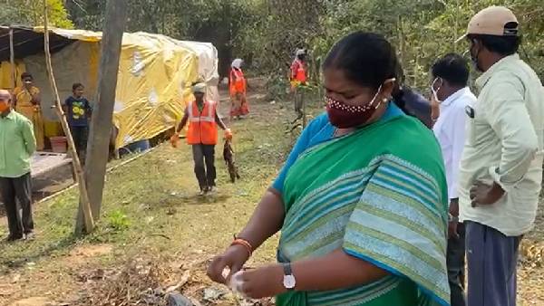 జాతర వద్ద ఫీవర్ సర్వే.. కరోనా లక్షణాలతో భక్తులు 