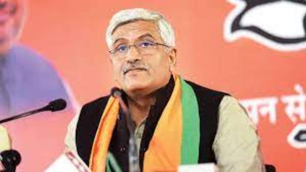 ప్రాజెక్టు పరిశీలన.. సమీక్ష ప్రాజెక్టు పరిశీలన.. సమీక్ష