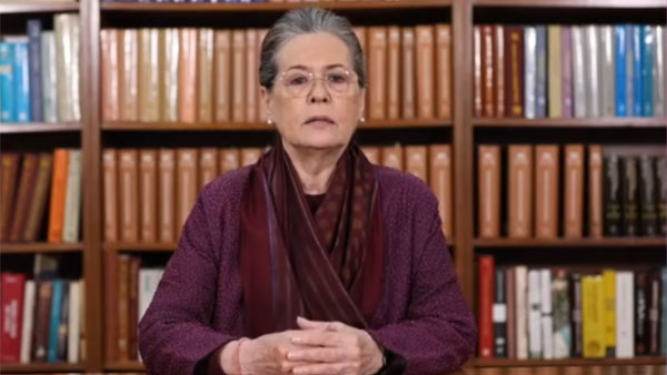 యూపీ ఎన్నికల ప్రచారంలో సోనియా గాంధీ యూపీ ఎన్నికల ప్రచారంలో సోనియా గాంధీ