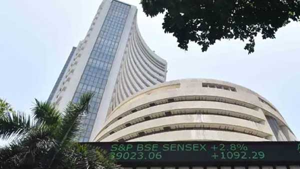 882 పాయింట్ల నష్టంతో..