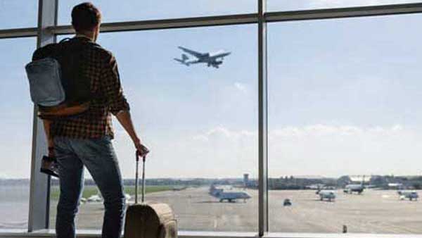 ట్రావెల్ బ్యాగ్ తో బయటకు వెలుతుంటే? ట్రావెల్ బ్యాగ్ తో బయటకు వెలుతుంటే?