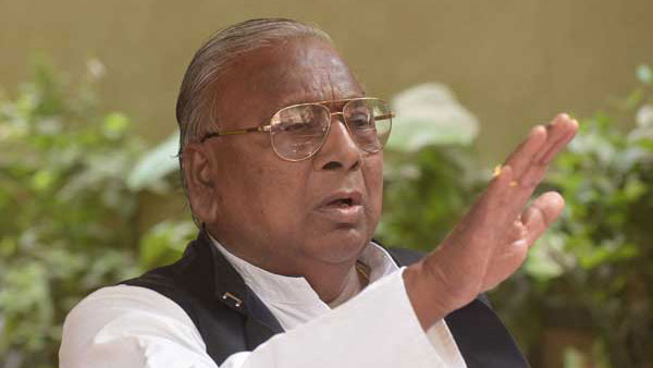 జూబ్లీహిల్స్ స్టేషన్‌లో హల్ చల్