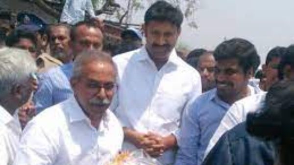 కడప ఎంపీకి బదులు జమ్మలమడుగు ఎమ్మెల్యే కడప ఎంపీకి బదులు జమ్మలమడుగు ఎమ్మెల్యే